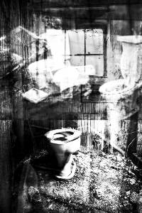 anonymous-abandoned_restroom@Oct_29_09.09.33_2014